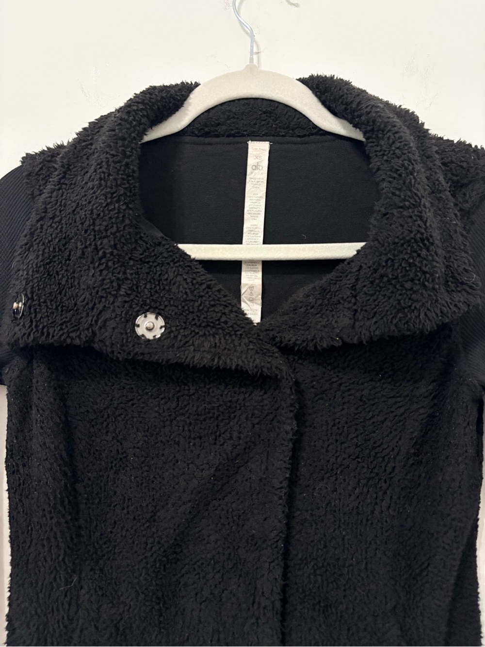 Alo Yoga Sherpa Snap Jacket Size XS Black EUC - Picture 3 of 11